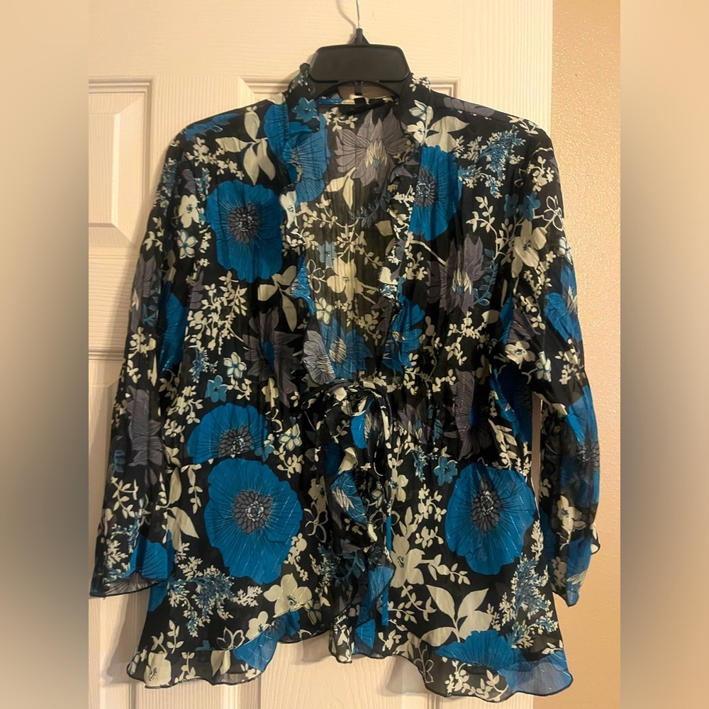 Clothing Co by Notations Floral Front Top Blouse Size L
